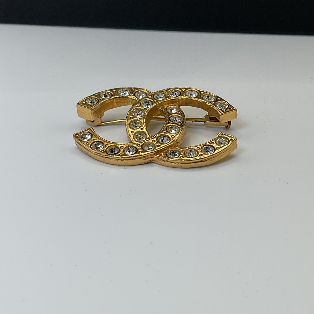 CHANEL CC Logo Rhinestone Brooch - Picture 10 of 11